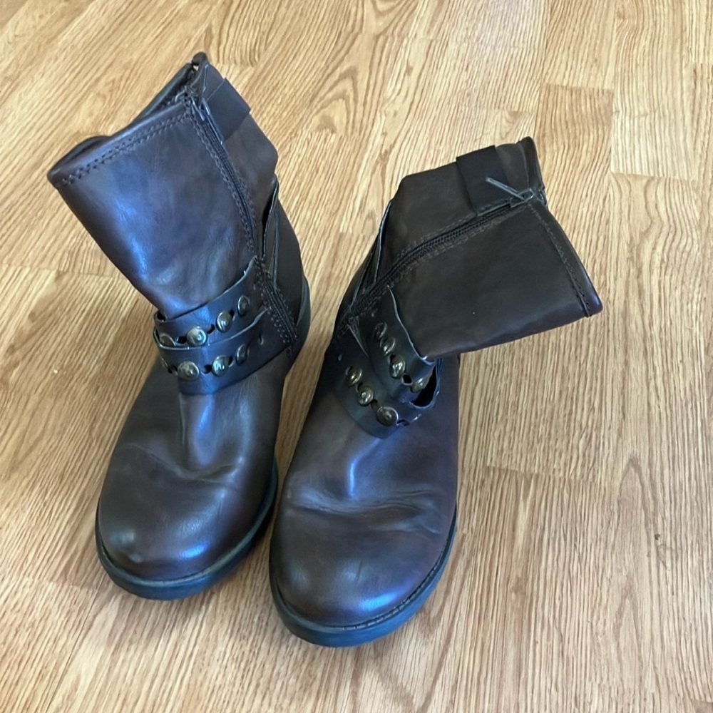 Ruff Hewn Womens Ankle Boots Sz 8 Brown Faux Leather Side zipper Buckle Accents